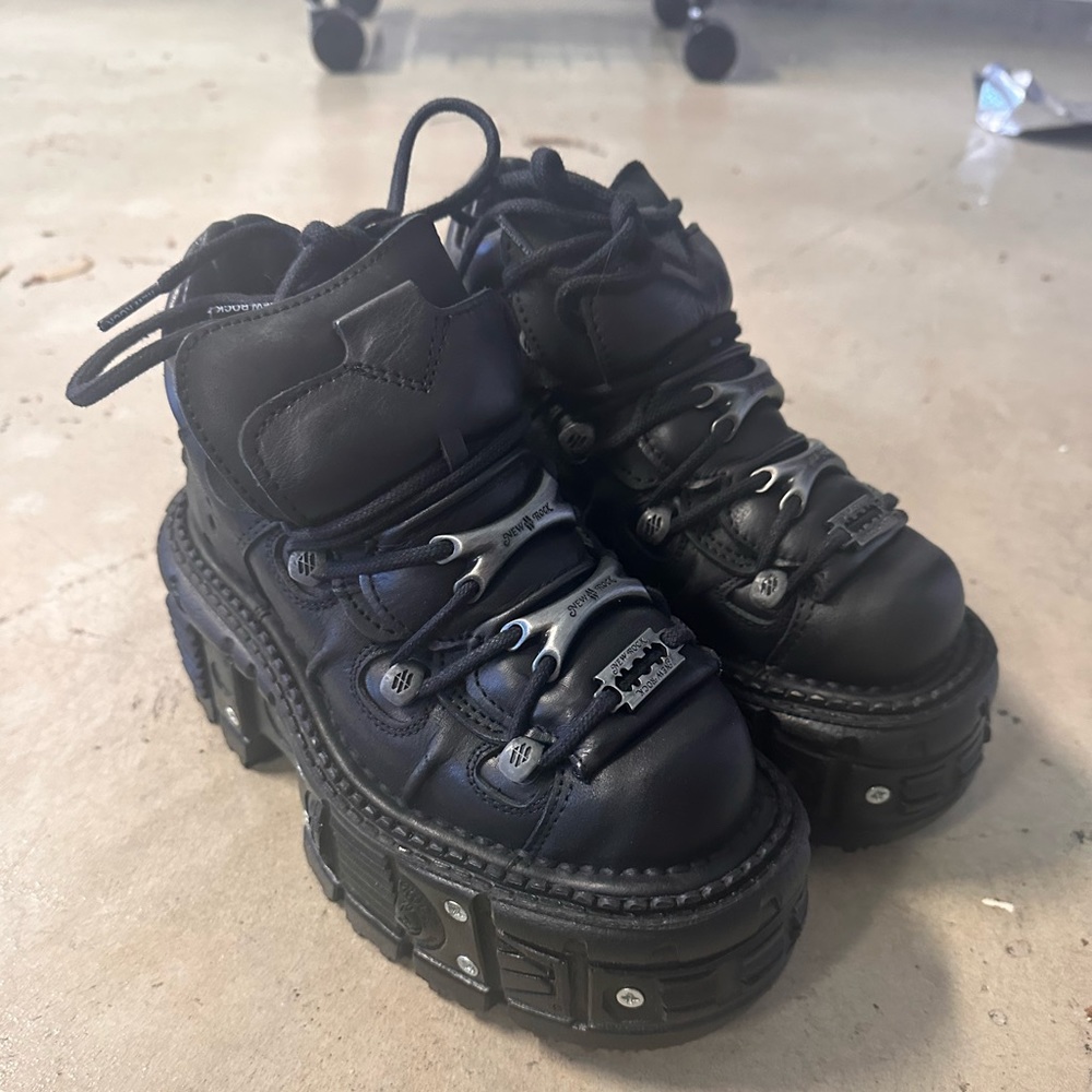 New rock shoes size 36